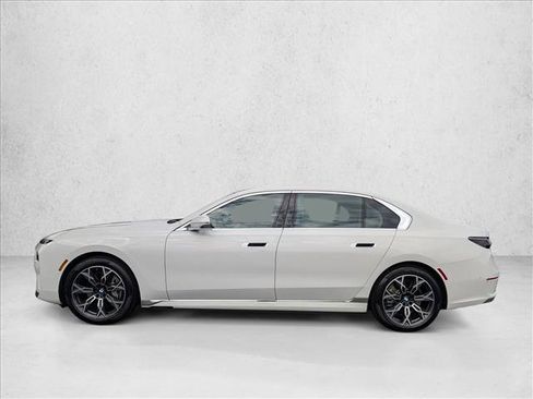Used 2025 BMW i7 eDrive50 w/ Premium Package RWD image 7