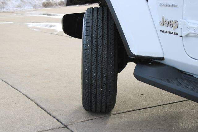 Used 2024 Jeep Wrangler Unlimited Sahara AWD/4WD image 38