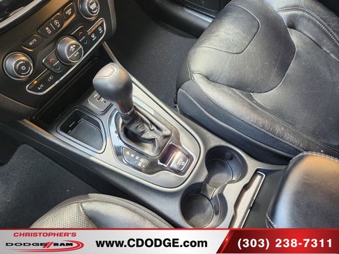 Used 2019 Jeep Cherokee Limited w/ Technology Group FWD image 14