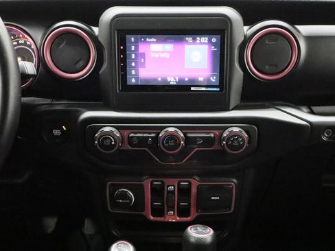 Used 2018 Jeep Wrangler Unlimited Sport S image 24