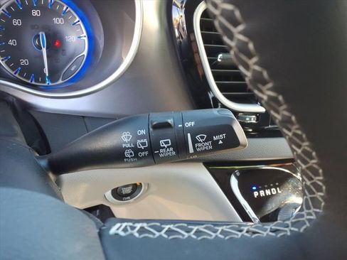 Used 2023 Chrysler Pacifica Touring-L image 22