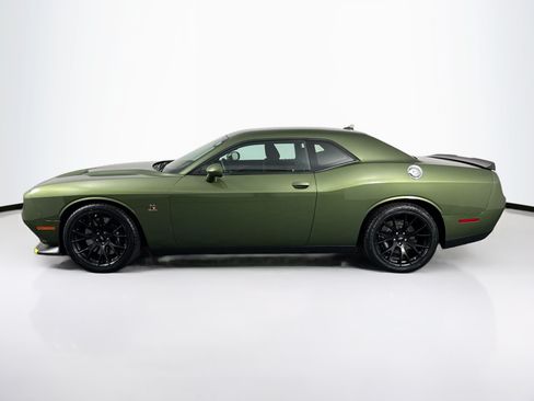 Used 2018 Dodge Challenger R/T Scat Pack w/ Dynamics Package RWD image 7