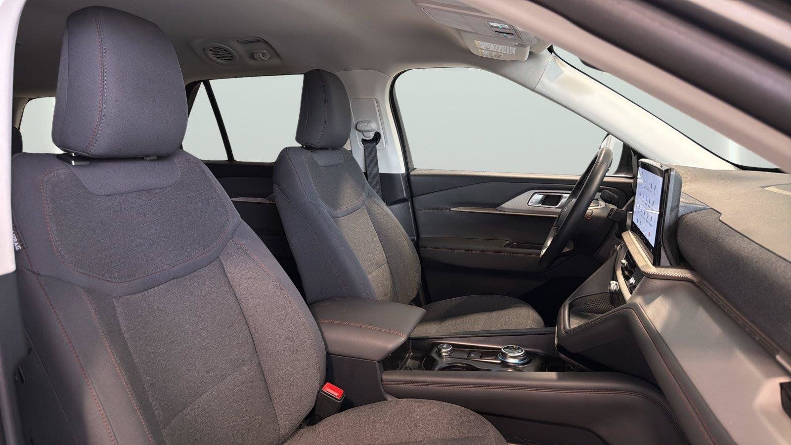 Certified 2025 Ford Explorer Active AWD/4WD image 15