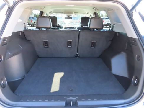 Used 2024 GMC Terrain SLT AWD/4WD image 29