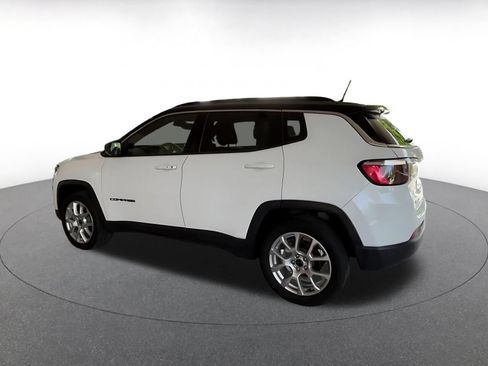 Used 2025 Jeep Compass Limited AWD/4WD image 9