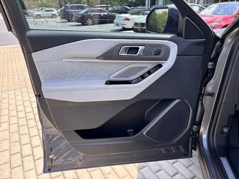 Used 2025 Ford Explorer Platinum w/ LUX Leather Package image 16