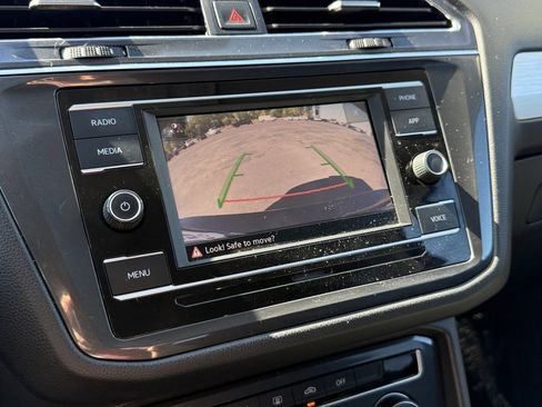 Used 2020 Volkswagen Tiguan S image 23