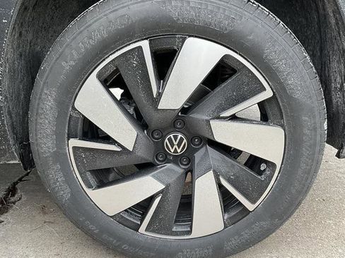 New 2026 Volkswagen Atlas Cross Sport SE image 12