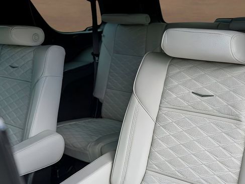 New 2026 Cadillac Escalade Platinum Sport w/ LPO, ONYX Package image 21