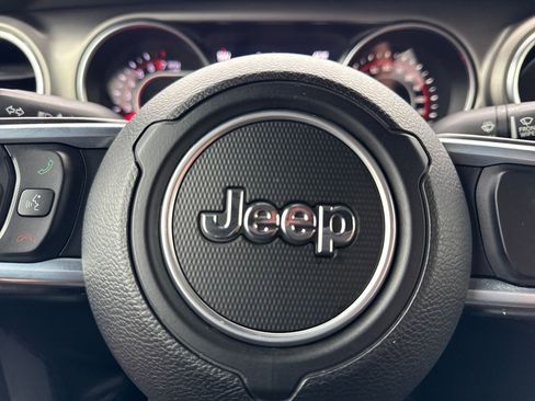 Used 2020 Jeep Gladiator Rubicon w/ Uconnect 4C Nav & Sound Group image 28