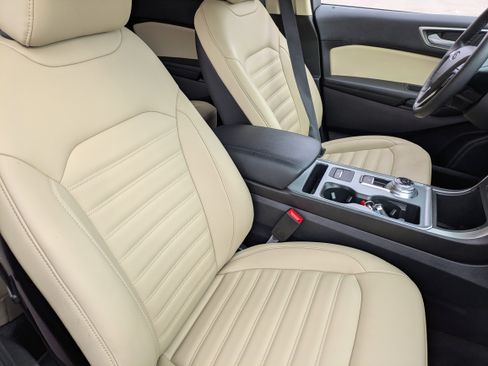 Used 2021 Ford Edge SEL w/ Convenience Package image 11