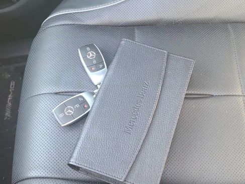 Used 2023 Mercedes-Benz GLS 450 4MATIC image 17