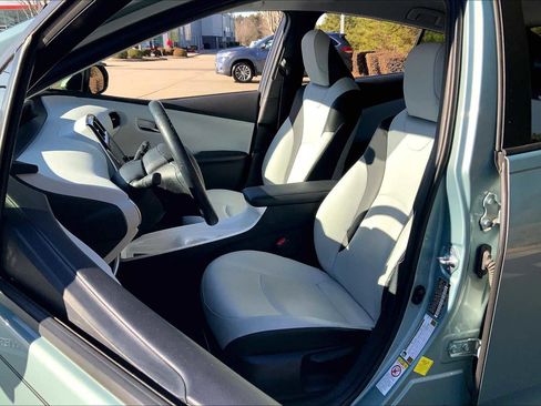 Used 2016 Toyota Prius Three Touring image 7