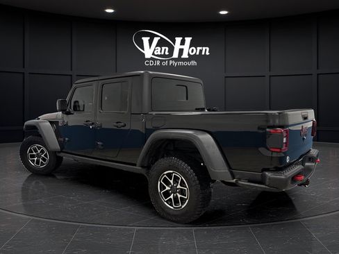 Used 2024 Jeep Gladiator Rubicon w/ Technology Group AWD/4WD image 3
