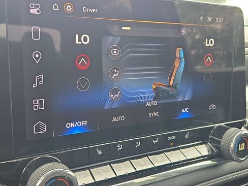 Used 2024 Chevrolet Colorado LT w/ LT Convenience Package III AWD/4WD image 42