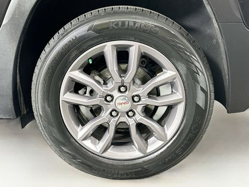 Used 2024 GMC Terrain SLT image 11