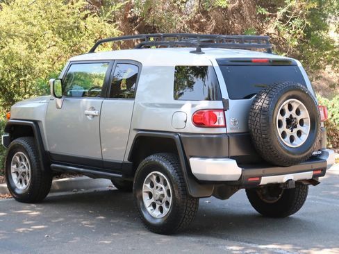 Used 2011 Toyota FJ Cruiser 4WD w/ Upgrade Pkg image 9