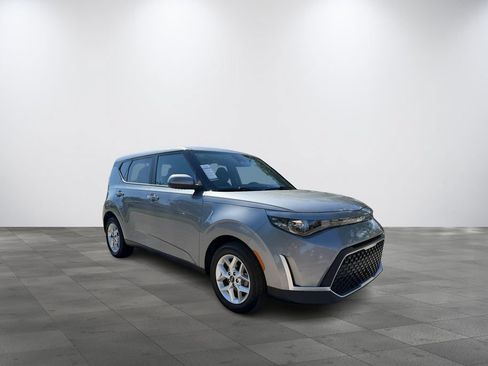 Used 2024 Kia Soul LX w/ Option Group 015 FWD image 1