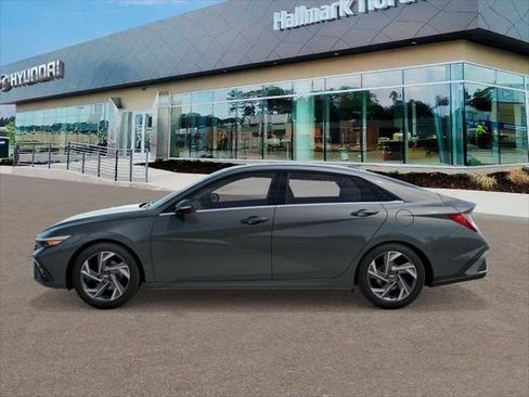 New 2026 Hyundai Elantra Limited FWD image 3