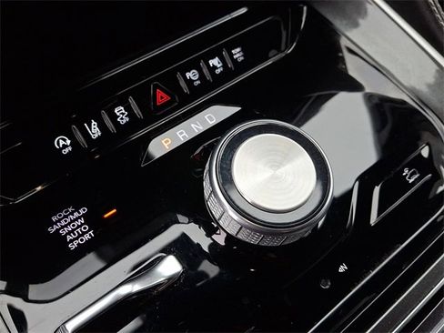 Used 2024 Jeep Wagoneer 4WD w/ Convenience Group I image 17