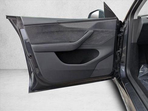 Used 2026 Tesla Model Y AWD image 12