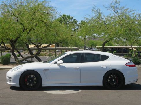 Used 2010 Porsche Panamera Turbo image 2