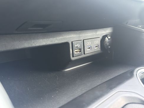 Used 2022 Toyota Highlander XLE FWD image 12