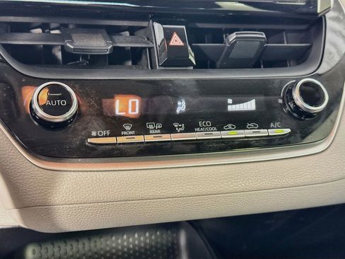 Used 2021 Toyota Corolla LE FWD image 22