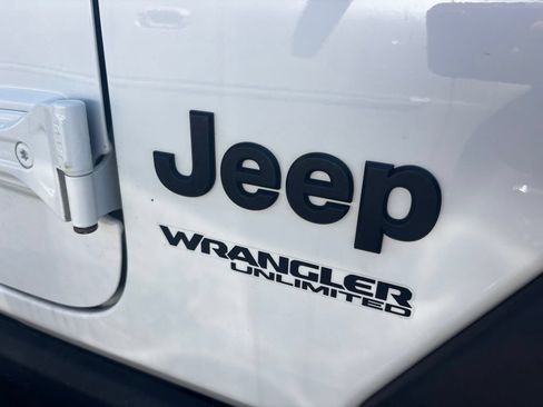 Used 2022 Jeep Wrangler Unlimited Sport AWD/4WD image 15