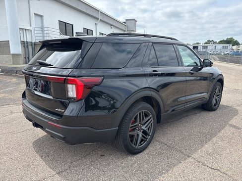 Used 2025 Ford Explorer ST-Line w/ ST-Line Street Pack AWD/4WD image 7