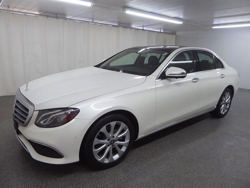 Used 2019 Mercedes-Benz E 300 4MATIC image 3