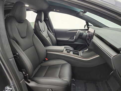 Used 2025 Tesla Model X image 19