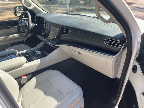 Used 2023 Jeep Wagoneer 4WD w/ Premium Group I image 14