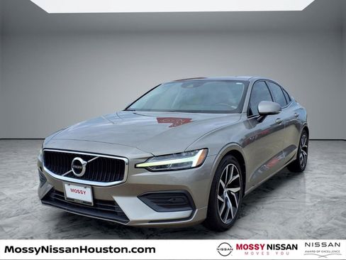Used 2020 Volvo S60 T5 Momentum FWD image 4