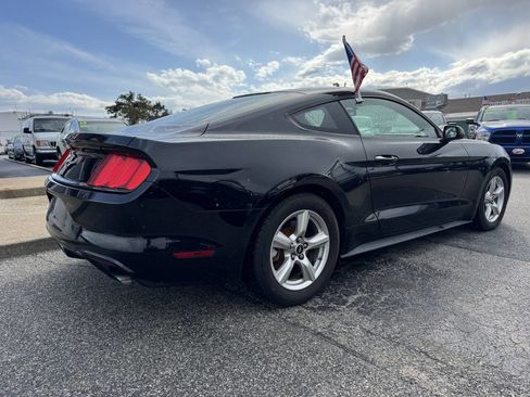 Used 2015 Ford Mustang Coupe RWD image 9