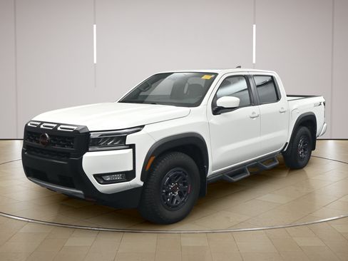 Certified 2025 Nissan Frontier Pro-X RWD image 3