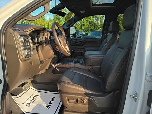 Used 2023 GMC Sierra 3500 Denali w/ Technology Package AWD/4WD image 9