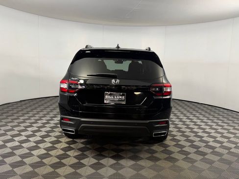 Used 2025 Honda Pilot Black Edition image 4