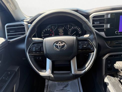 Used 2022 Toyota Tundra SR5 w/ SR5 Convenience Package AWD/4WD image 12