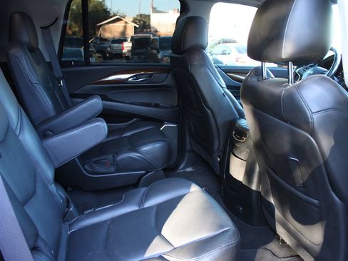 Used 2017 Cadillac Escalade Luxury RWD image 23
