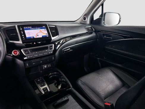 Used 2016 Honda Pilot Touring image 23