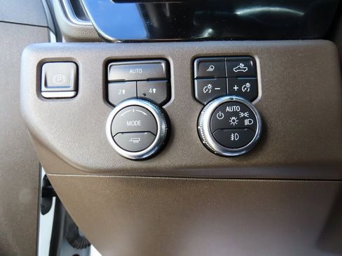 Used 2022 GMC Sierra 1500 SLT w/ SLT Convenience Package image 40