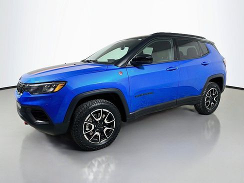 Used 2026 Jeep Compass Trailhawk AWD/4WD image 3
