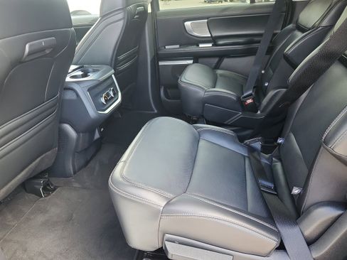 Used 2025 Ford Expedition Max Platinum AWD/4WD image 11