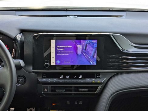 Used 2025 Toyota Camry SE FWD image 18