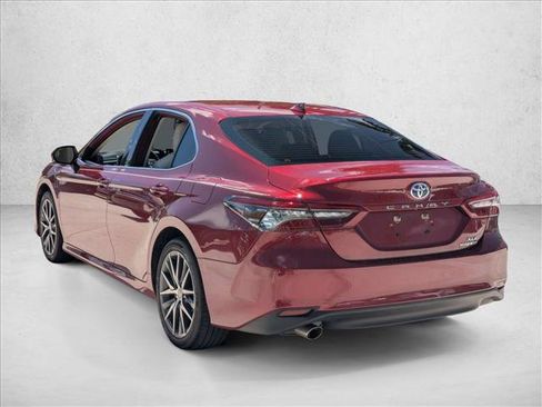 Used 2022 Toyota Camry XLE image 6