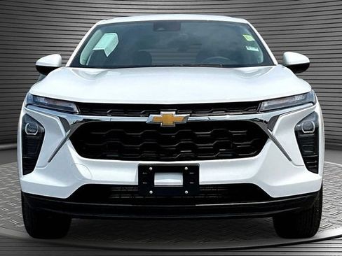 Used 2026 Chevrolet Trax LS w/ LS Convenience Package FWD image 2