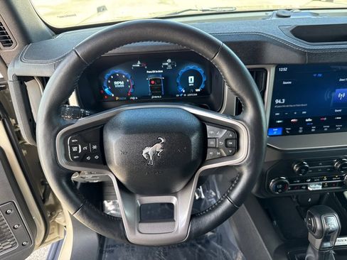 Used 2025 Ford Bronco Outer Banks image 14