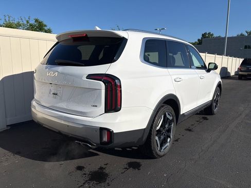 Used 2023 Kia Telluride EX w/ EX Captain's Chair Package AWD/4WD image 3