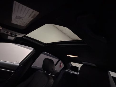 Used 2018 BMW 330e 330e iPerformance image 24